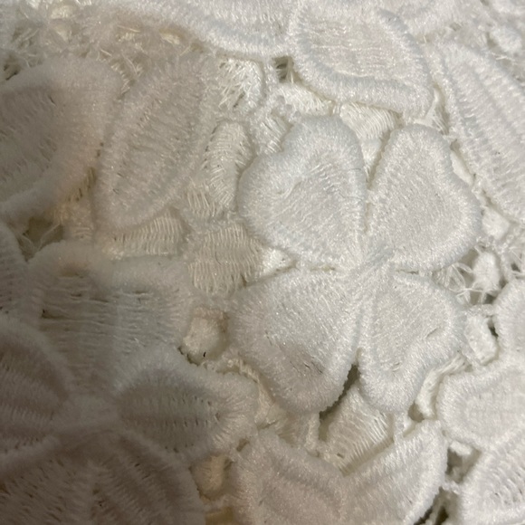 Acemi white lace & crochet tank top - Size Medium - Picture 6 of 9